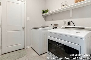 Building Photo - 7919 Deepwell Dr