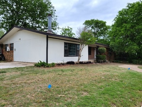 Building Photo - 4400 Hodgkins Rd