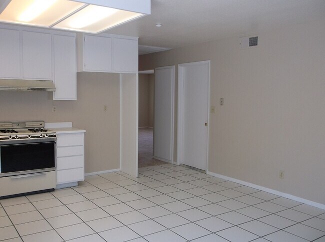 Building Photo - 7245 Great Oak Ave