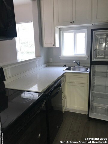 Building Photo - 451 Natalen Ave