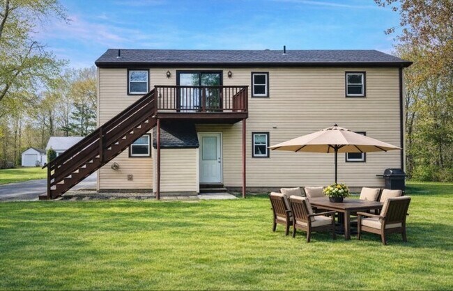 Building Photo - 107 Crescent Dr