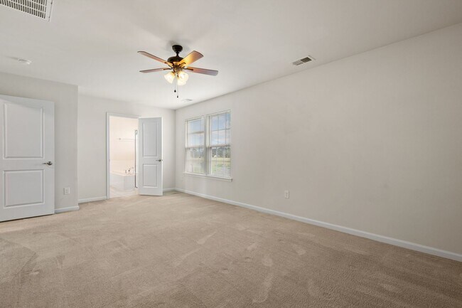 Building Photo - Smithfield Home