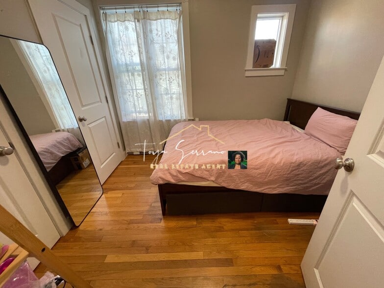 Building Photo - 22 Sussex St