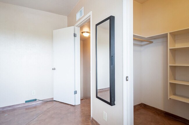 Building Photo - 55 N Cherry Ave