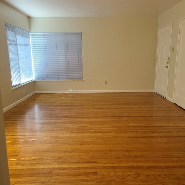 Building Photo - One Bedroom Apartment located near the UC ...