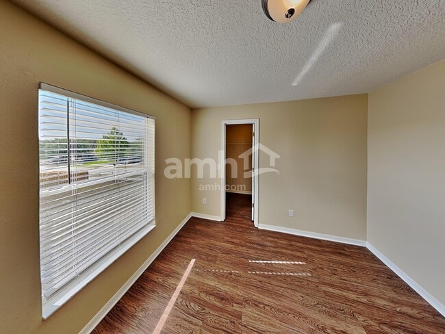 Building Photo - 831 Shore Breeze Way