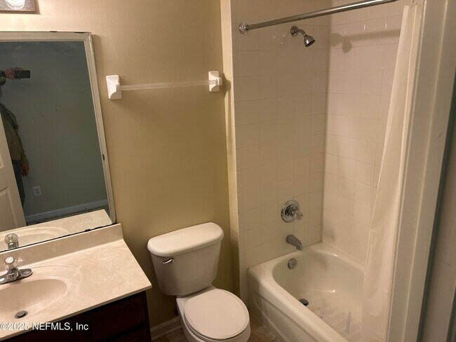 Building Photo - 1425 Laurel Oak Dr