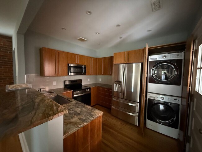 Building Photo - 139 S Colonial Ave