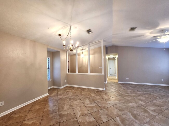 Building Photo - 3 bedroom house for rent right away in NE ...