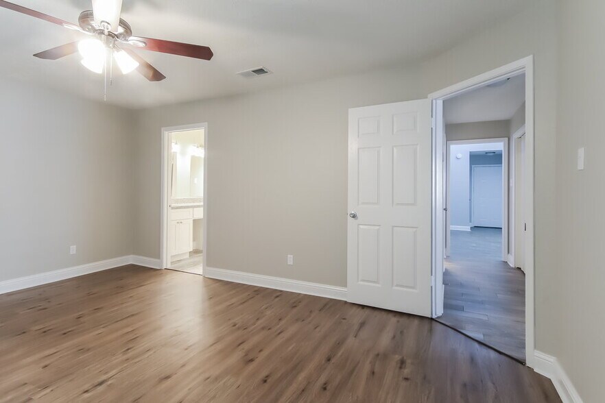 Building Photo - 4167 Amir St