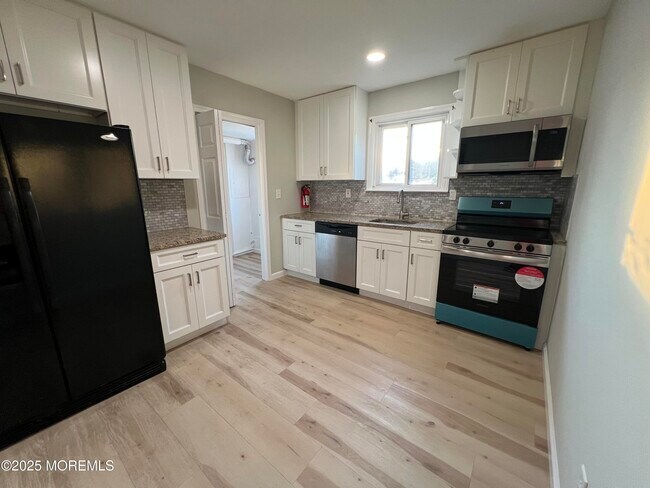 Building Photo - 15 Briar Mills Dr