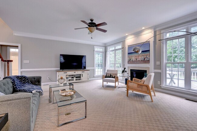 Building Photo - Spacious 5BR/4BA Home in Yorktown – Convenient Location and Comfortable Living