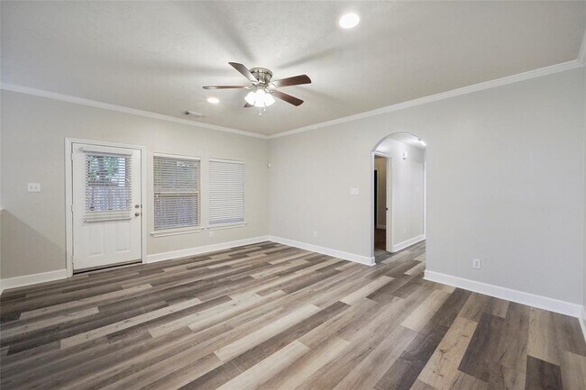 Building Photo - 6 Valewood Pl