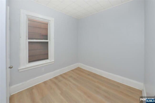 Building Photo - 124 Tuers Ave