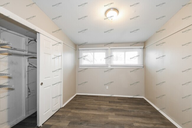 Building Photo - 860 St Anthony Ln