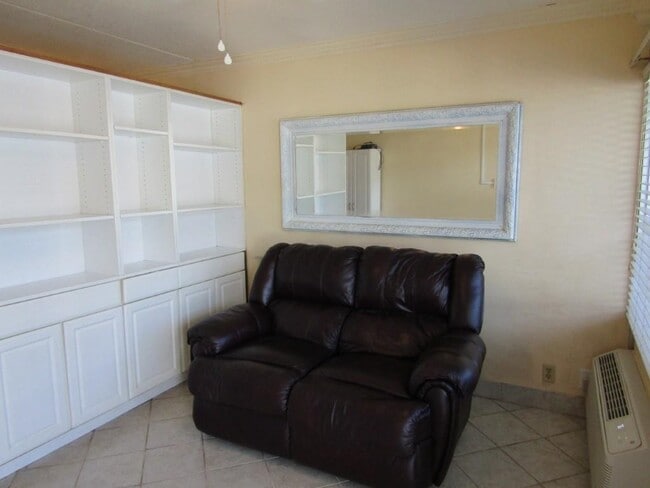 Building Photo - 2202 Perrin Dr