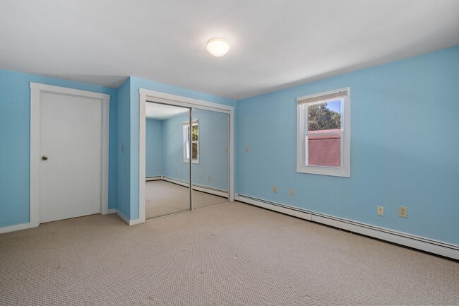 Building Photo - 36 Lark St