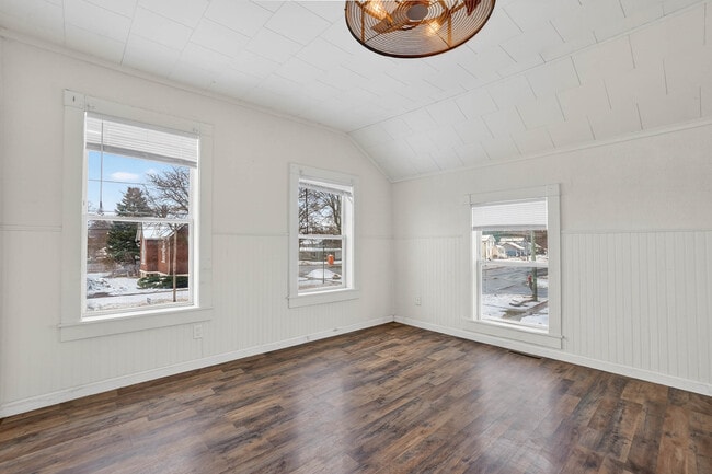 Building Photo - 120 S Main St