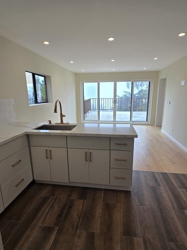 Building Photo - 445 Dellbrook Ave