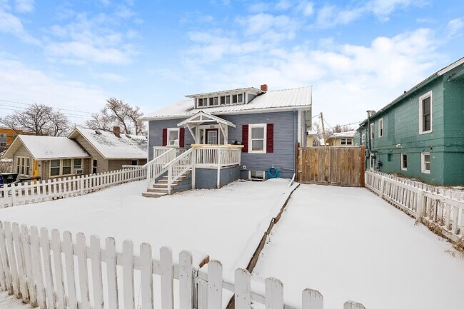 Building Photo - 718 East Blvd