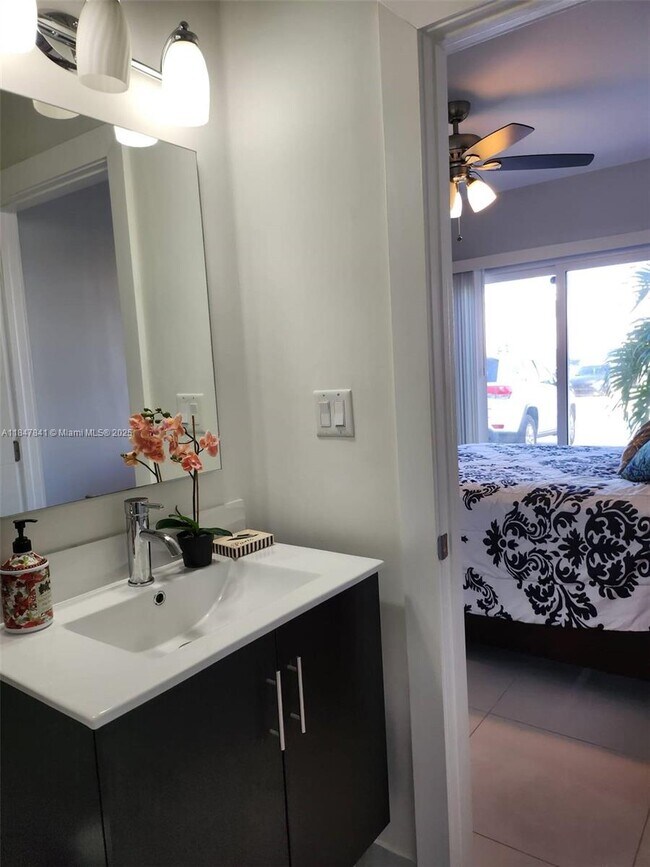 Building Photo - 26132 SW 136 Ct