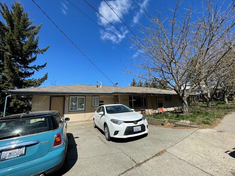Building Photo - 1300 NE Williams St