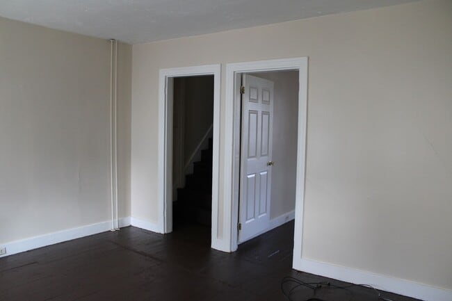 Building Photo - ***MOVE-IN SPECIAL****2-Bedroom Second-Floor Apartment