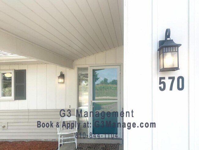 Building Photo - 570 E Marr Rd