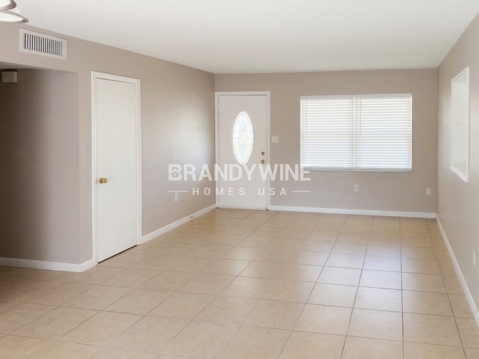 Building Photo - 3202 Needles Dr