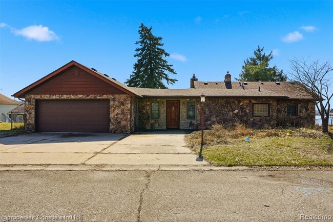 Building Photo - 2739 Lakeridge Ave