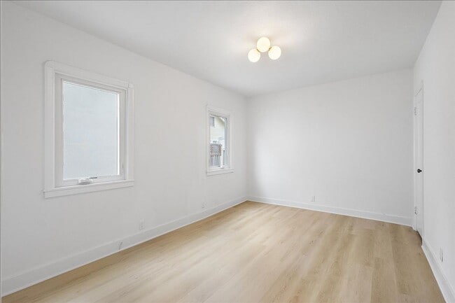 Building Photo - 2064 Encinal Ave