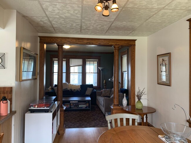 Building Photo - Duluth, MN - 3-bedroom - 2 bathroom - Sing...