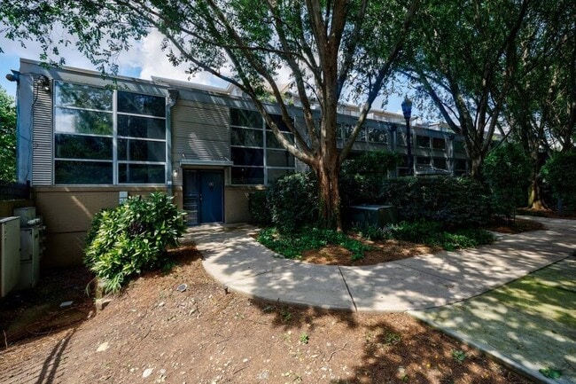 Building Photo - 400 Village Pkwy