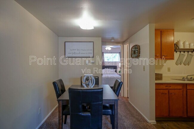 Building Photo - 1521 Oxford Pl