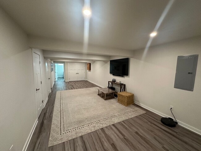 Building Photo - Townhouse in Sunset Glen