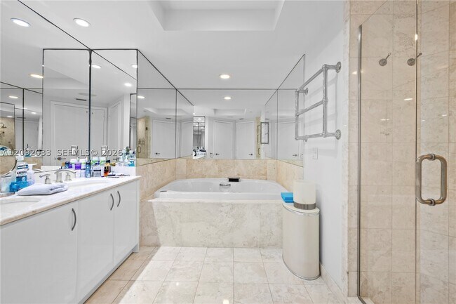 Building Photo - 1331 Brickell Bay Dr