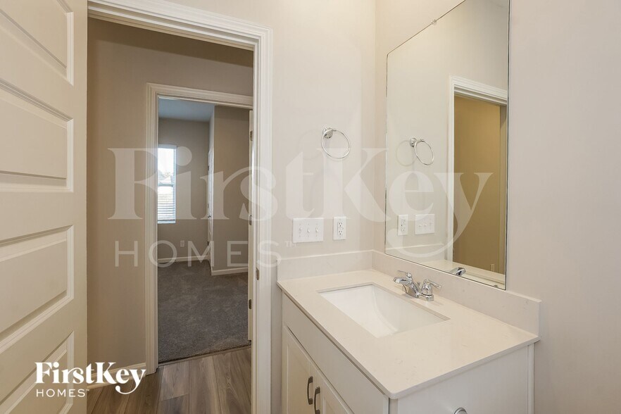 Building Photo - 877 Moray Ln