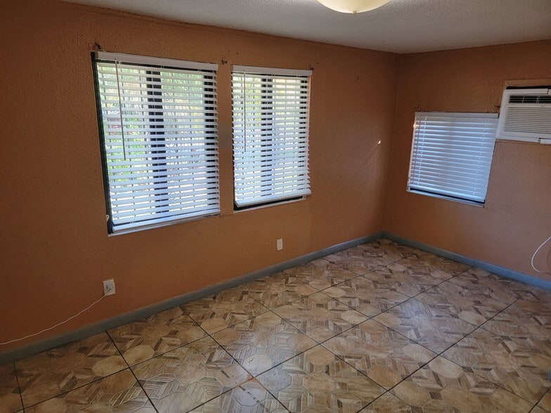 Living Room - 1518 NW 102nd St