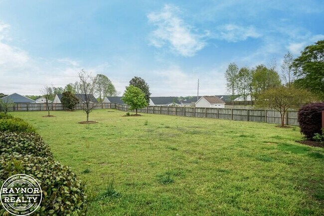Building Photo - 335 Moonlight Dr
