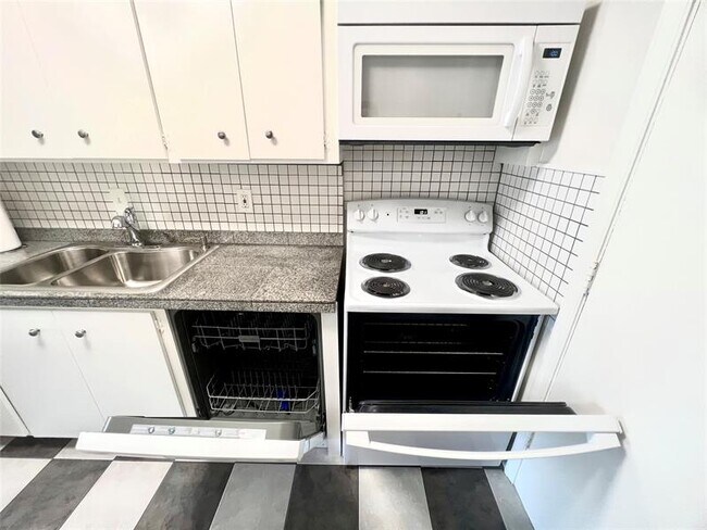 Building Photo - 2270 NE 68th St