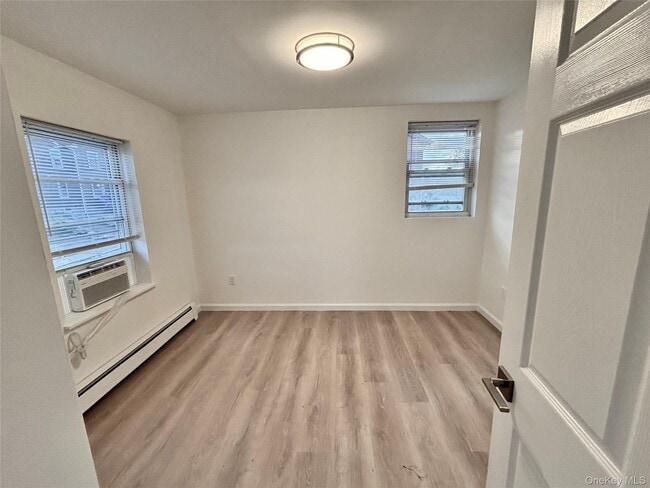 Building Photo - 28 Davis St