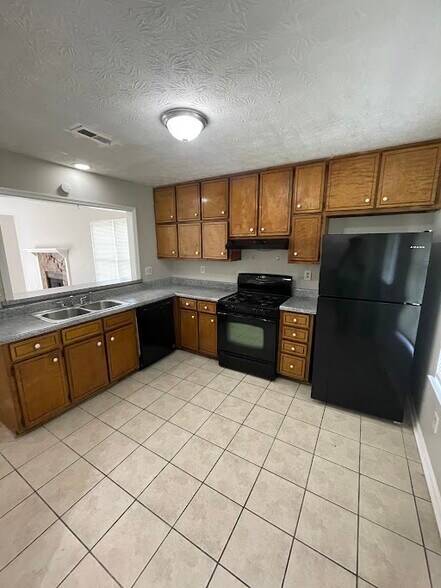 Building Photo - 105 Fruitwood Trce