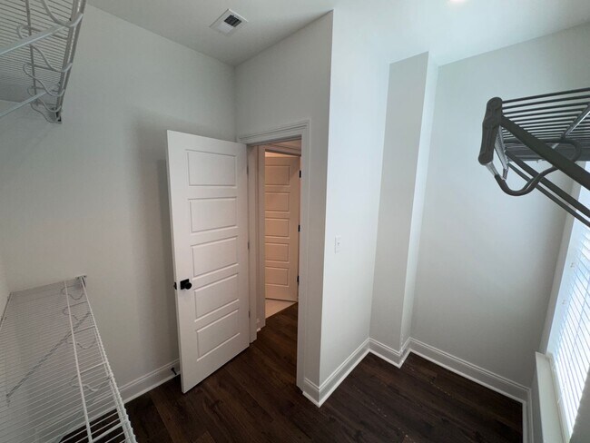 Building Photo - 4BD/4.5BA FOR RENT