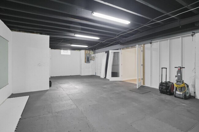 Building Photo - 7090 Dean Farm Rd