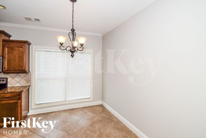 Building Photo - 221 Willow View Cir