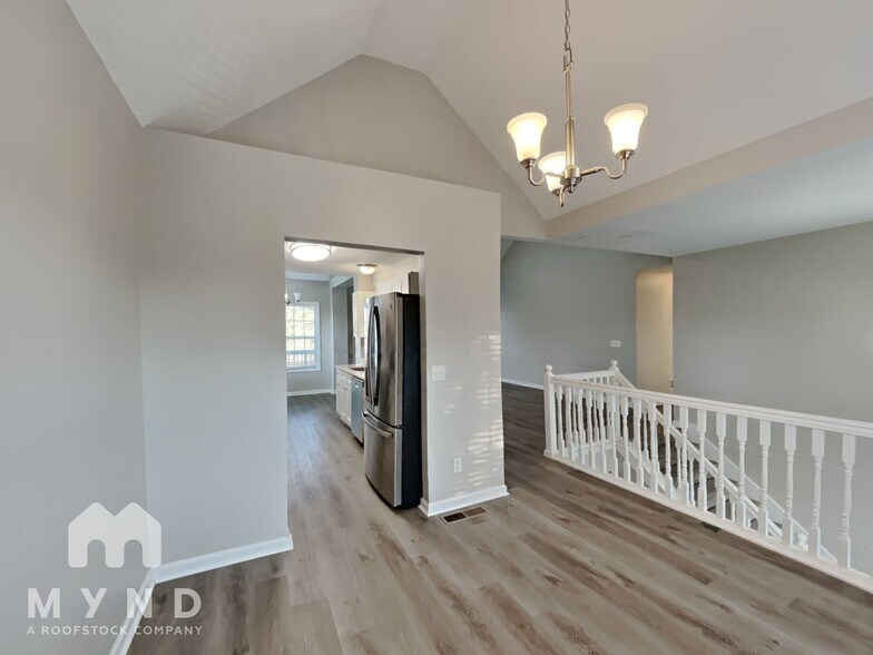 Building Photo - 17 Richmond Dr