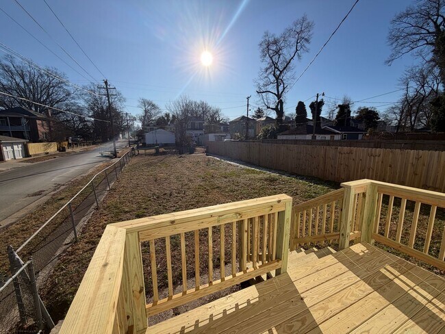 Building Photo - Beautifully Renovated 4bdrm/1.5bth Home Located in Richmond's Northside!!