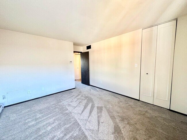 Building Photo - 11958 W Mill Rd