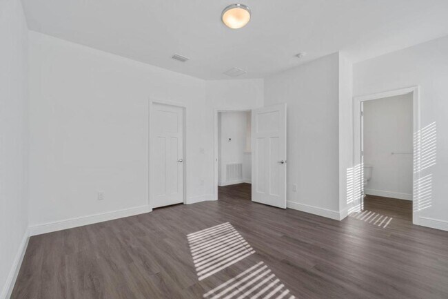 Building Photo - 513 Hill Ln
