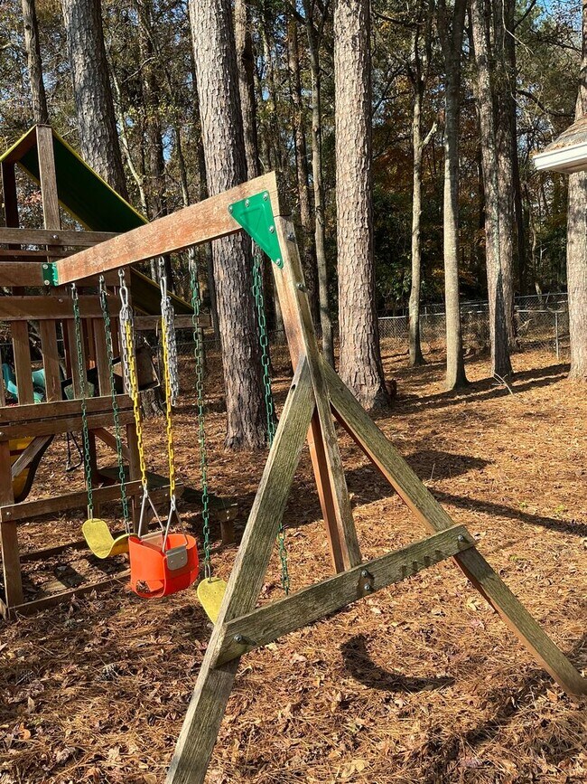 Building Photo - Available Now! 3 Bedroom/2 Bathroom with 1-Car Attached Garage!